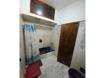 ***RESERVADA*** Casa-Chalet en lote propio! Muy buen entorno.