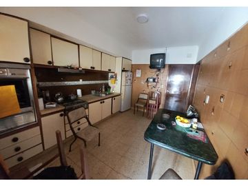 ***RESERVADA*** Casa-Chalet en lote propio! Muy buen entorno.