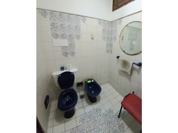 ***RESERVADA*** Casa-Chalet en lote propio! Muy buen entorno.