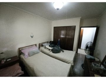 ***RESERVADA*** Casa-Chalet en lote propio! Muy buen entorno.