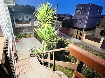 Hermosa casa 3D-2B en venta con vista al mar en Quintero
