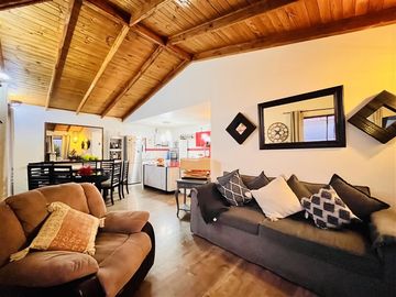 Hermosa casa 3D-2B en venta con vista al mar en Quintero
