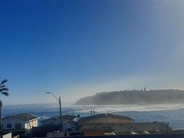 Hermosa casa 3D-2B en venta con vista al mar en Quintero