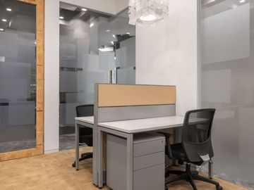 Book a reserved coworking spot or hot desk in Regus Prudential Centre