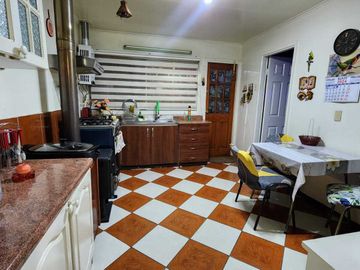 Vendemos casa en villa Don Max, Valdivia ,4 dormitorios  ,excelente ubicacion