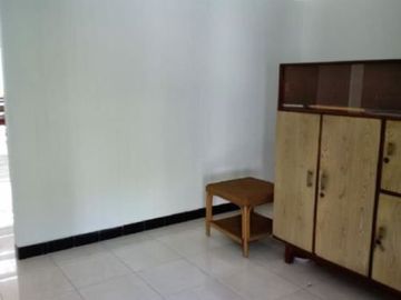 Rumah kantor Jln JEMURSARI Hdp Barat Laut ada AC & water heater, Strategis