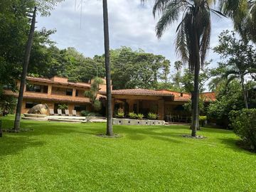 Casa Estilo Cuernavaca, Al Sur de La Ciudad, a 5 Min, del Zocalo de Jiutepec!