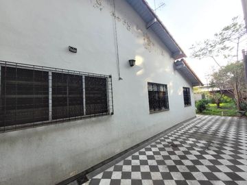 Casa Fondo en venta en Lanus Oeste