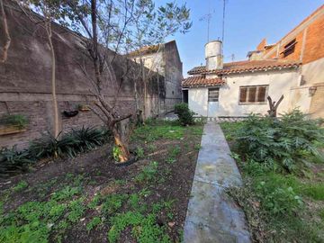 Casa Fondo en venta en Lanus Oeste