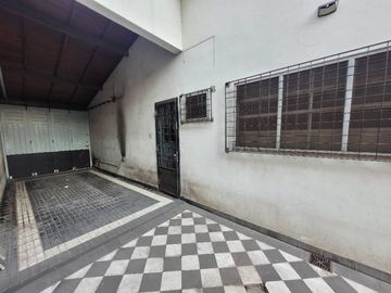 Casa Fondo en venta en Lanus Oeste