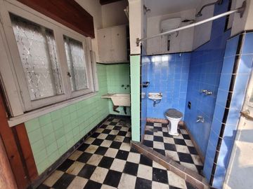 Casa Fondo en venta en Lanus Oeste