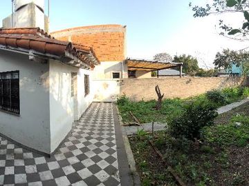 Casa Fondo en venta en Lanus Oeste