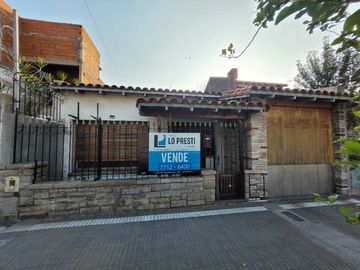 Casa Fondo en venta en Lanus Oeste