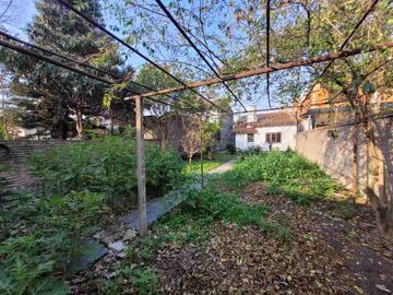 Casa Fondo en venta en Lanus Oeste