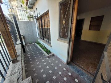 Casa Fondo en venta en Lanus Oeste