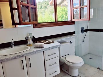 INVERTA EN UNA  HERMOSA QUINTA EN TUMBACO CERCA A LA RUTA VIVA