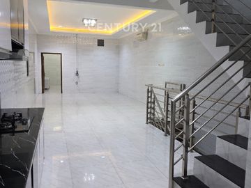 Dijual Ruko Baru Renovasi 3 Lantai Di Pejuang, Bekasi