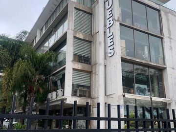 Venta de Edificio de Uso Comercial en Inmejorable Ubicación en Av. Las Condes