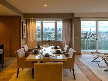 Departamento con 69 m2 de terraza abierta, 42,000 m2 de bosque privado, concierg