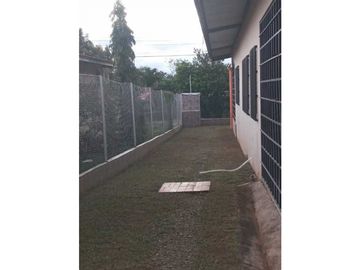 VENDO CASA DE SEGUNDA EN OPTIMAS CONDICIONES ALGARROBOS