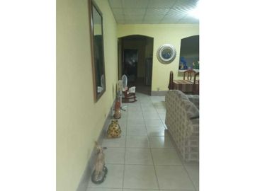 VENDO CASA DE SEGUNDA EN OPTIMAS CONDICIONES ALGARROBOS