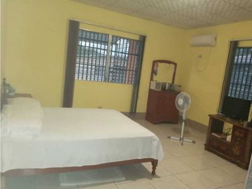 VENDO CASA DE SEGUNDA EN OPTIMAS CONDICIONES ALGARROBOS