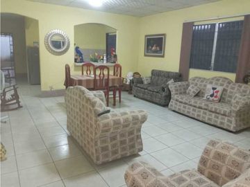 VENDO CASA DE SEGUNDA EN OPTIMAS CONDICIONES ALGARROBOS