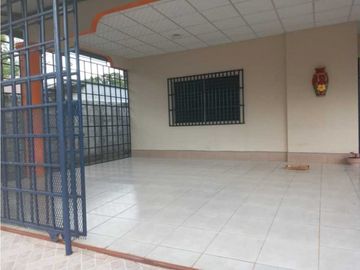 VENDO CASA DE SEGUNDA EN OPTIMAS CONDICIONES ALGARROBOS