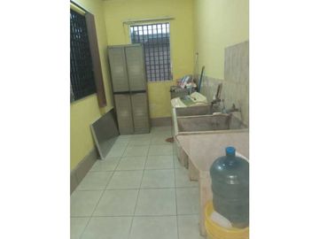 VENDO CASA DE SEGUNDA EN OPTIMAS CONDICIONES ALGARROBOS