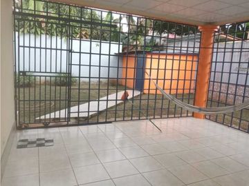 VENDO CASA DE SEGUNDA EN OPTIMAS CONDICIONES ALGARROBOS