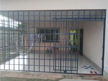 VENDO CASA DE SEGUNDA EN OPTIMAS CONDICIONES ALGARROBOS