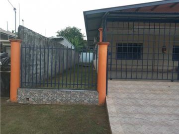 VENDO CASA DE SEGUNDA EN OPTIMAS CONDICIONES ALGARROBOS