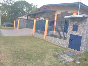 VENDO CASA DE SEGUNDA EN OPTIMAS CONDICIONES ALGARROBOS