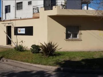 CASA PH DE 4 AMBIENTES EN VENTA - CASTELAR NORTE