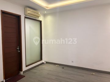 Disewakan Rumah Bagus 3 Lantai Pd. Pucung, Kec Pd. Aren, Kota Tangerang Selatan