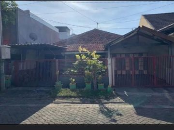 Rumah cantik asri di Ketintang baru Surabaya