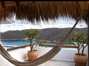 Casa con vista al mar, alberca, tina, palapa, acceso al mar, recamara independie