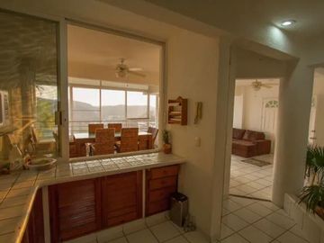 Casa con vista al mar, alberca, tina, palapa, acceso al mar, recamara independie