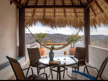Casa con vista al mar, alberca, tina, palapa, acceso al mar, recamara independie