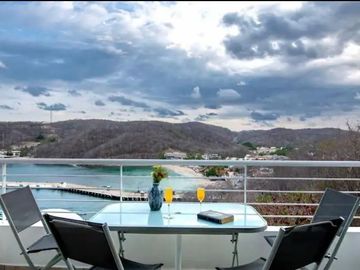 Casa con vista al mar, alberca, tina, palapa, acceso al mar, recamara independie