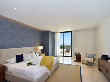 Condominio de lujo frente a marina, vistas al campo de golf y reserva natural. A