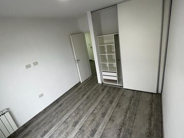 DEPARTAMENTO DE TRES AMBIENTES EN ADROGUE