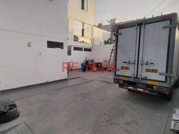 Venta Edificio Oficinas En Surco La Capullana 3 Pisos, Sótano, Terraza Y 4 Estacionamientos