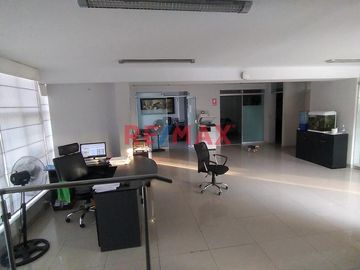 Venta Edificio Oficinas En Surco La Capullana 3 Pisos, Sótano, Terraza Y 4 Estacionamientos