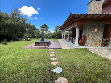 CASA CAMPESTRE  EN LLANOGRANDE