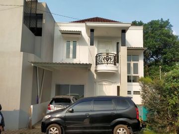 Rumah mewah 2 lt ada pool siap huni di Cipedak Jak Sel