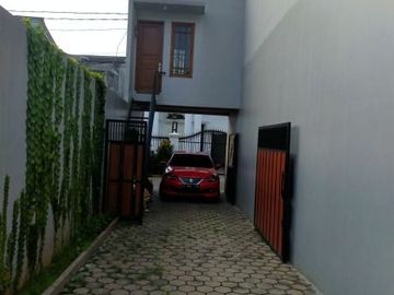 Rumah mewah 2 lt ada pool siap huni di Cipedak Jak Sel