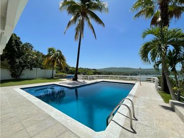 PENTHOUSE EN VENTA CON VISTA AL LAGO