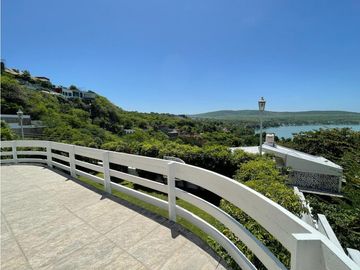 PENTHOUSE EN VENTA CON VISTA AL LAGO