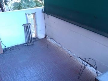 Retasado Venta Piso 2 dormitorios balcón z/Bancaria en Centro U$S89.000.